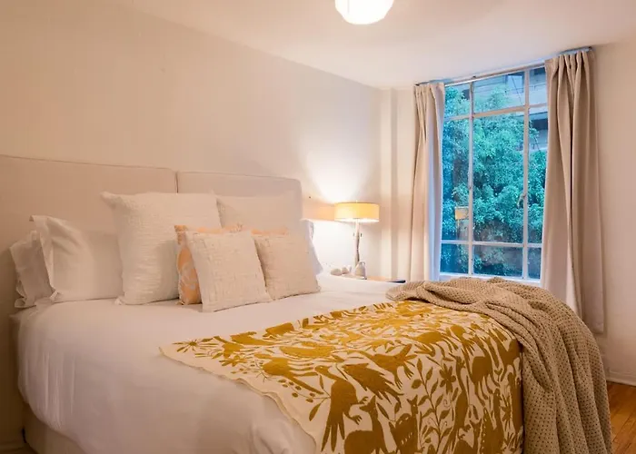Location- Design And Comfort Fully Equipped *
