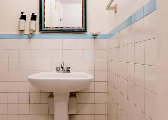 Location- Design And Comfort Fully Equipped Apartment