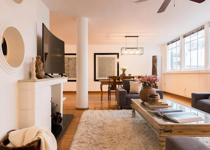 Location- Design And Comfort Fully Equipped *